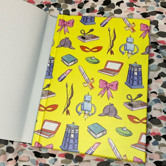 The Fangirls Guide to the Galaxy by Sam Maggs - Picture 4 of 4